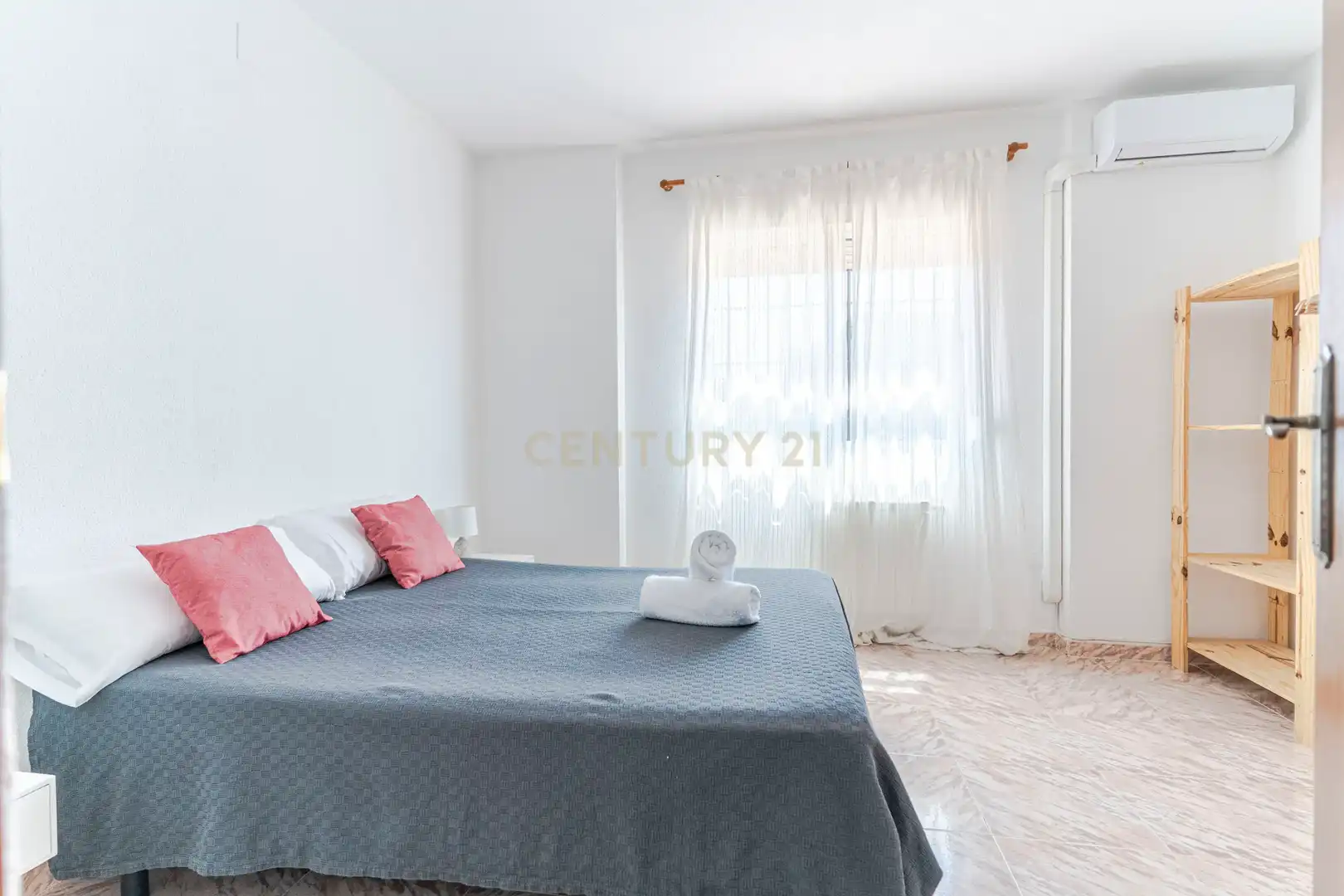 Habitación de Edificio en venta en Gójar