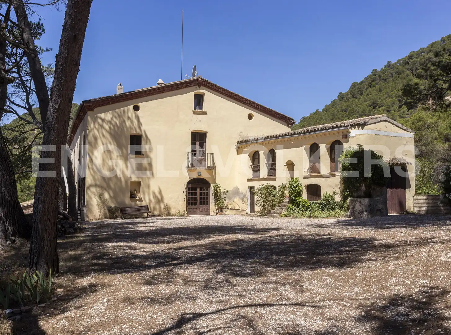 Vista exterior de Finca rústica en venda en Santa Maria de Miralles amb Calefacció, Jardí privat i Traster