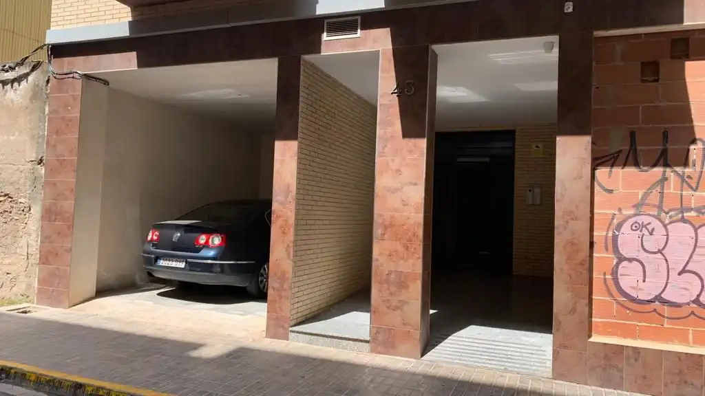Einzelparkplatz mit Aufzug zum Verkauf in Carrer del Comerç 45, imagen 2