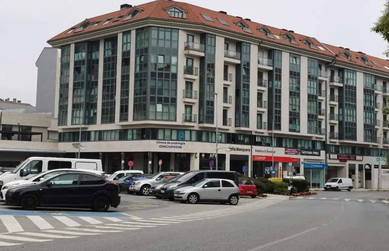 Vista exterior de Apartamento de alquiler en Ames con Calefacción, Trastero y Amueblado