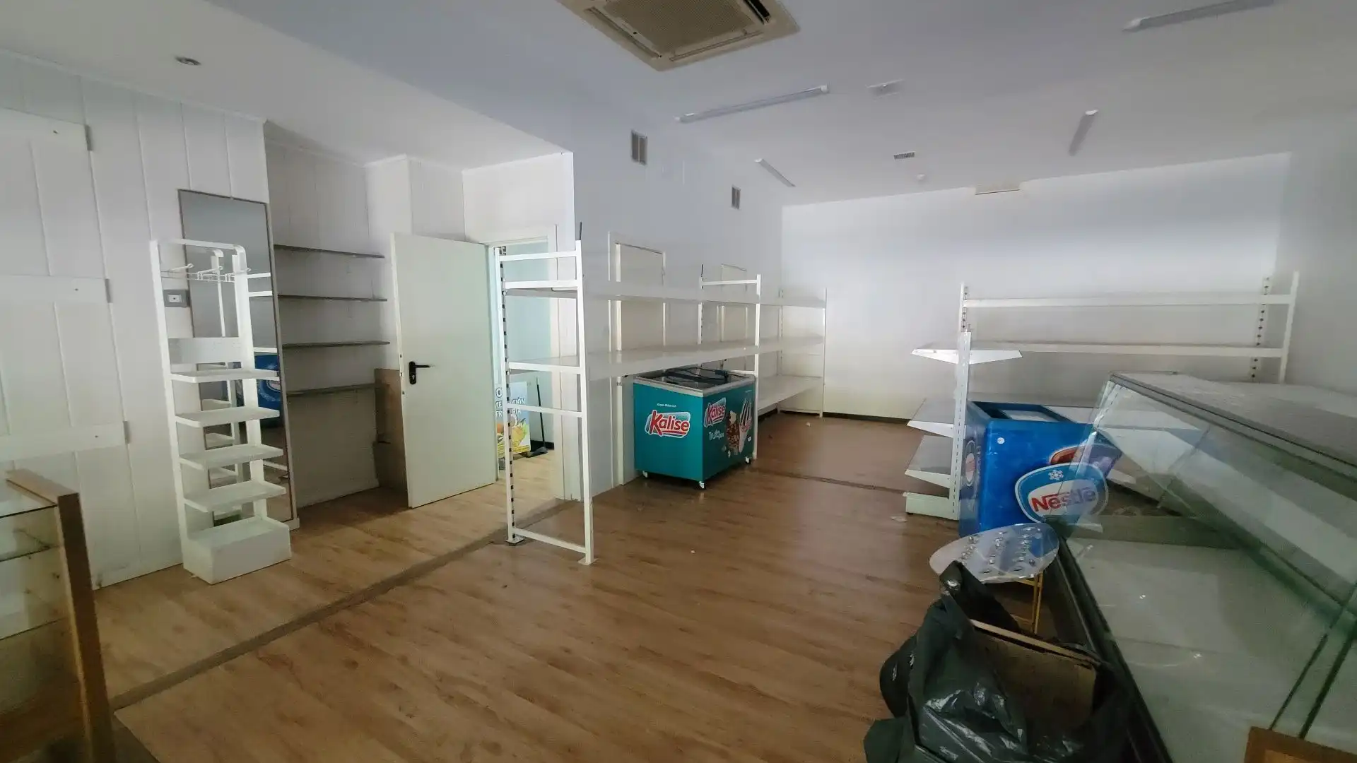 Local de alquiler en Plaza Primero de Mayo, Jesuitas