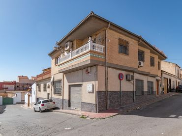 House with balcony for sale in Centro