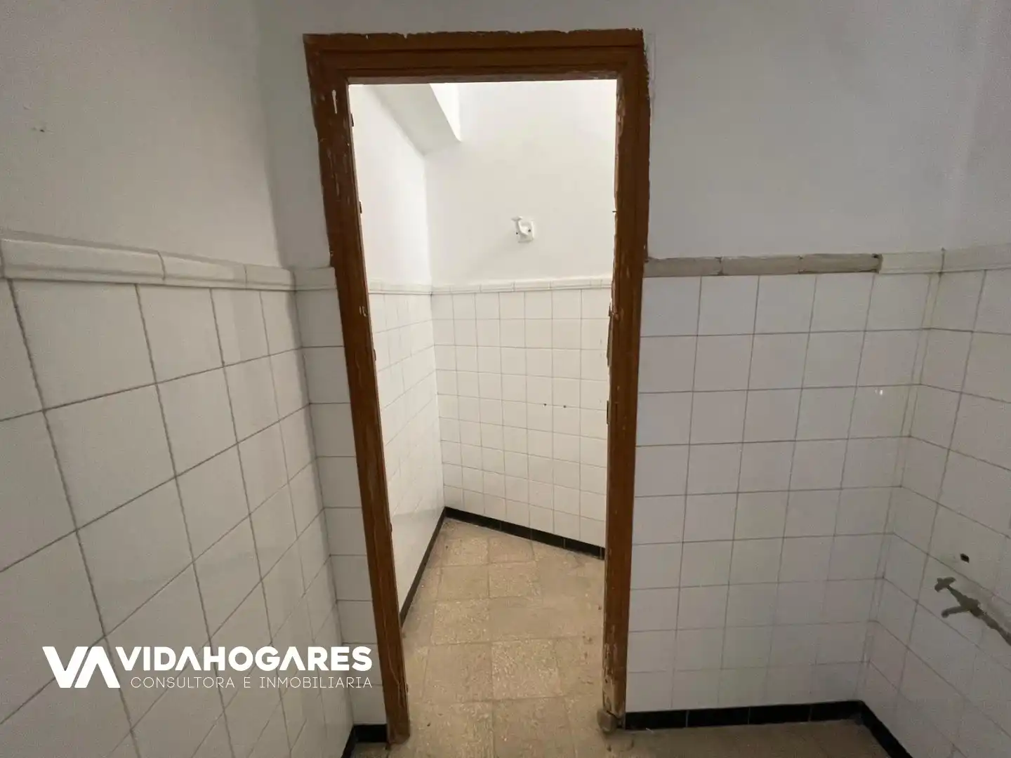 Badezimmer von Geschaftsraum zum Verkauf in Rota