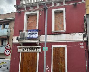 Vista exterior de Casa o xalet en venda en Santa Coloma de Gramenet amb Balcó