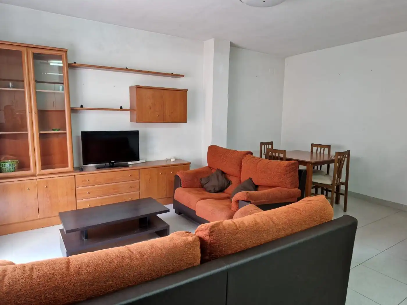 Wohnzimmer von Wohnung zur Miete in Granada mit Möbliert