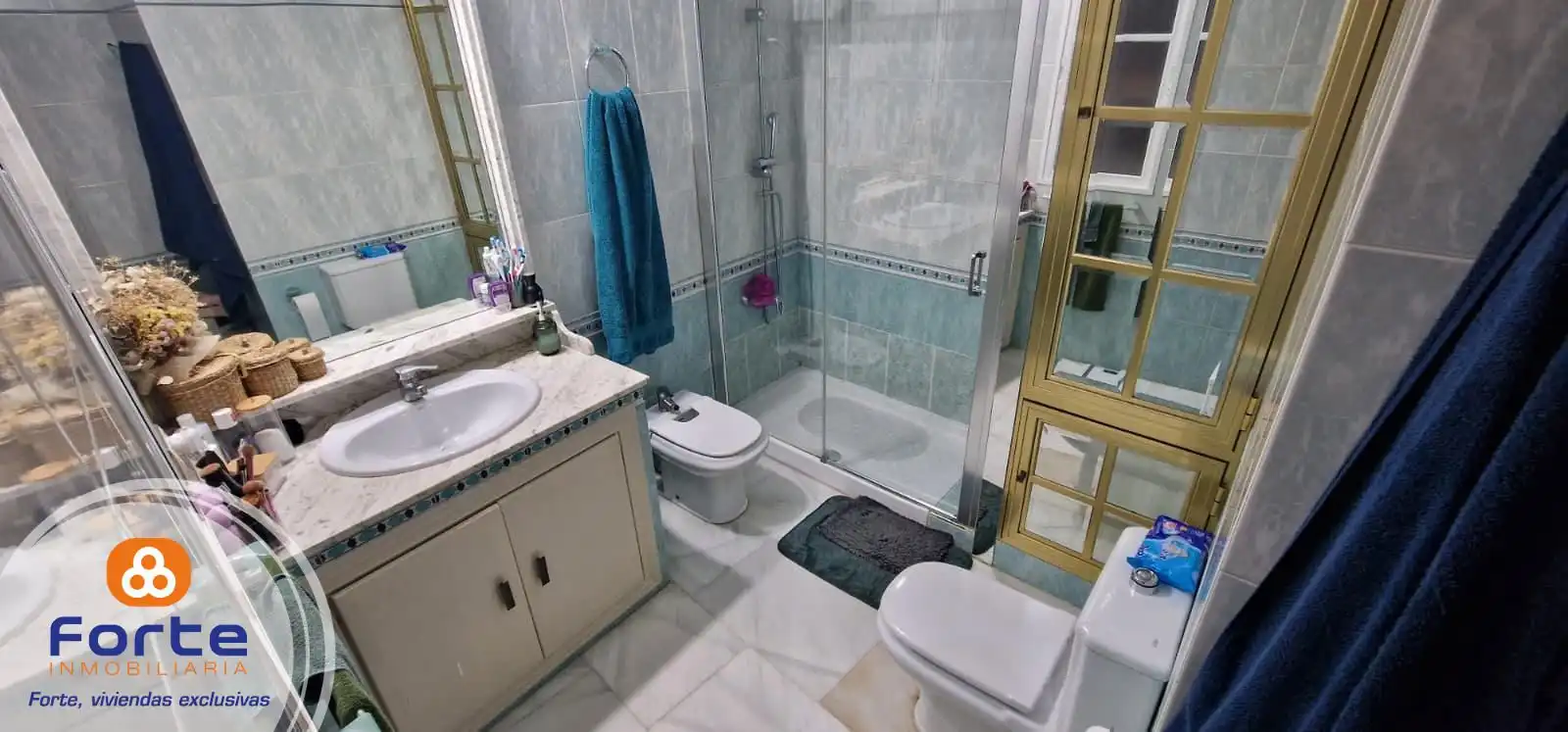 Bathroom of Flat for sale in Córdoba  with Air Conditioner