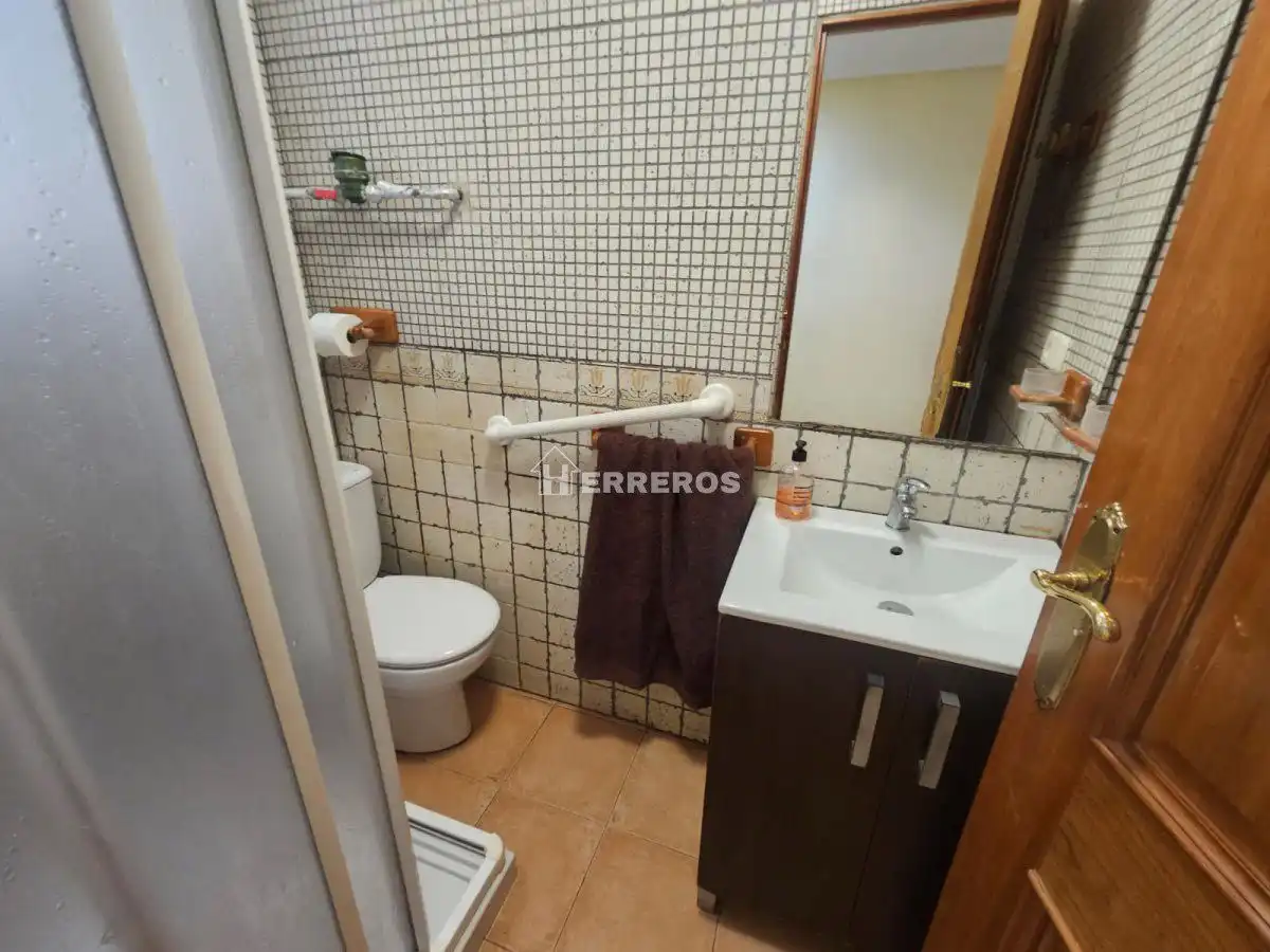Bathroom of Flat for sale in  Logroño  with Heating, Parquet flooring and Furnished