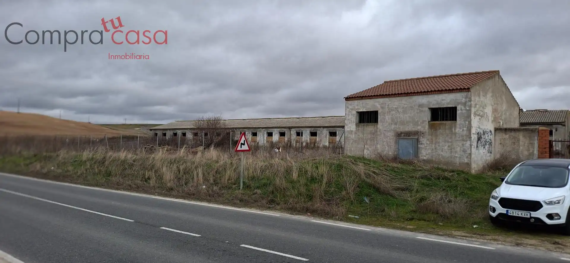 Vista exterior de Nave industrial en venta en Hontanares de Eresma