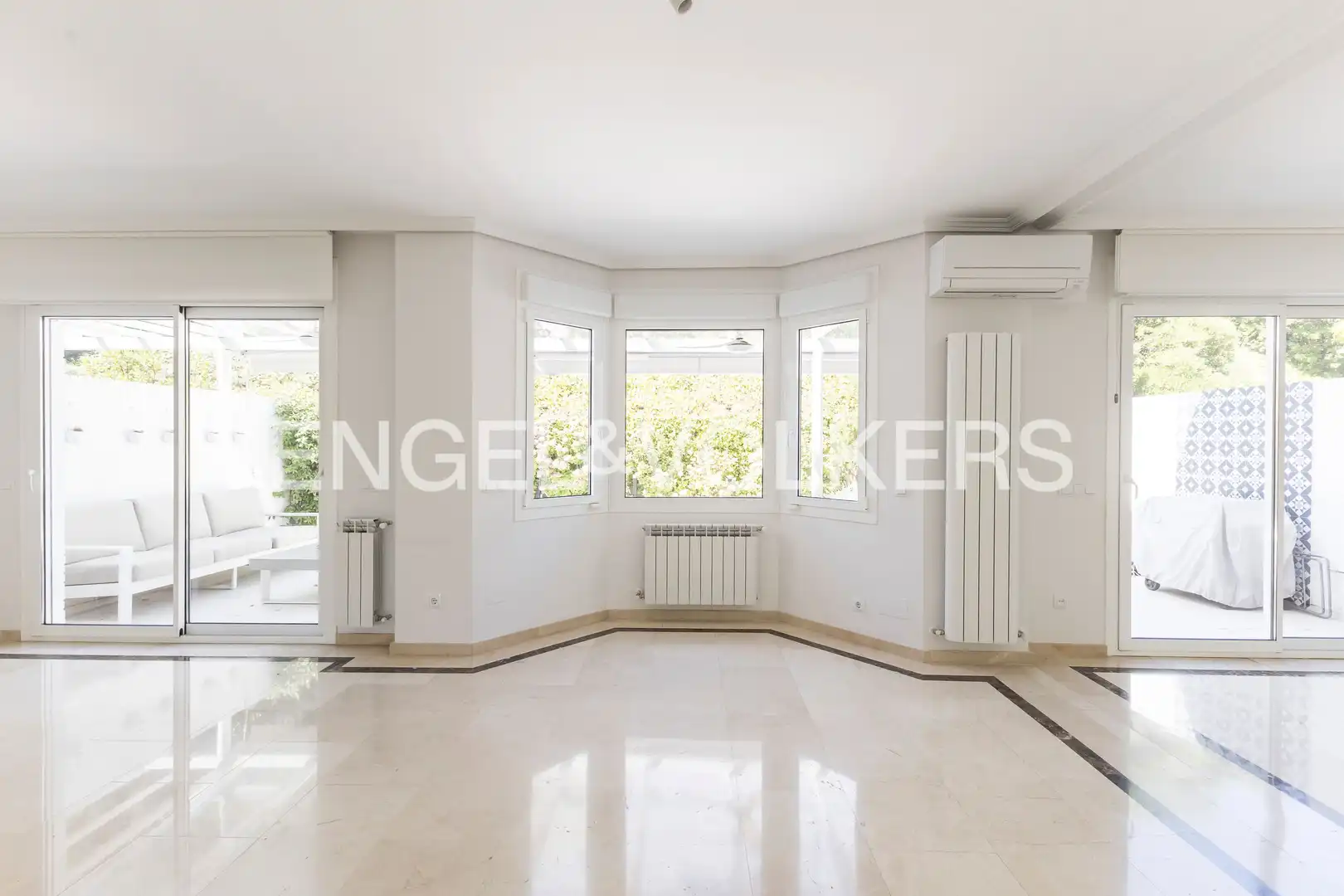 Sala d'estar de Casa adosada de lloguer en Madrid amb Calefacció, Jardí privat i Terrassa