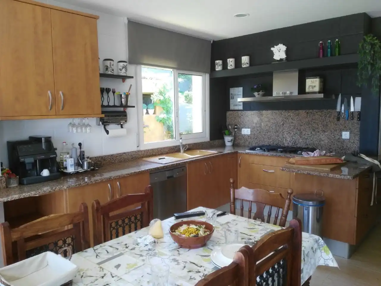 Küche von Haus oder Chalet zum Verkauf in Castell d'Aro, Platja d'Aro i s'Agaró mit Heizung, Privatgarten und Terrasse