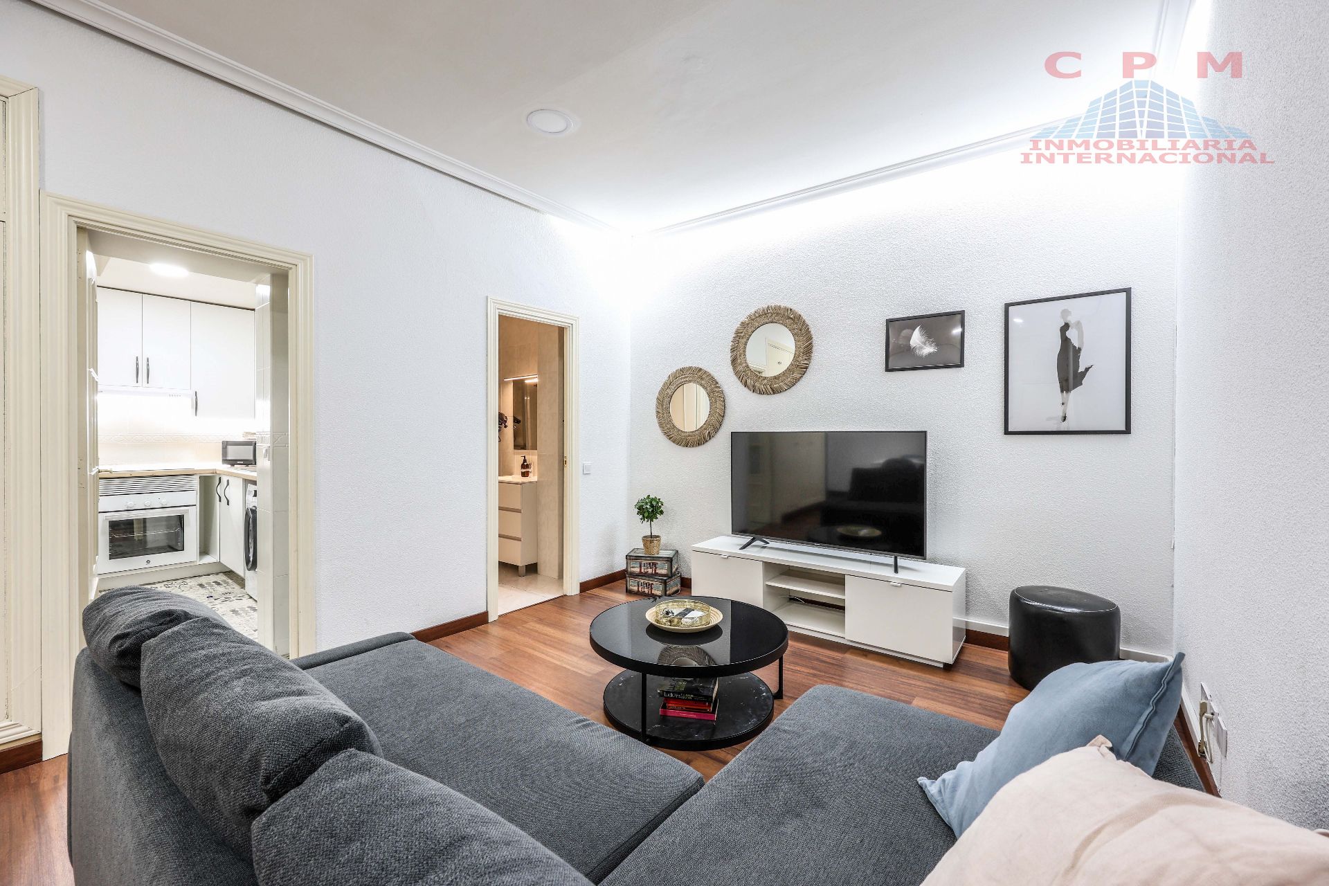 Living room of Flat to rent in  Madrid Capital  with Air Conditioner, Heating and Parquet flooring