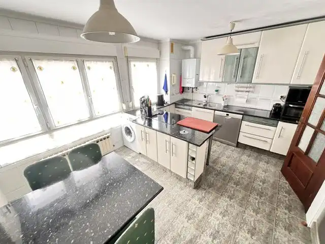 Küche von Wohnung zum Verkauf in Gijón  mit Heizung, Parkett und Terrasse