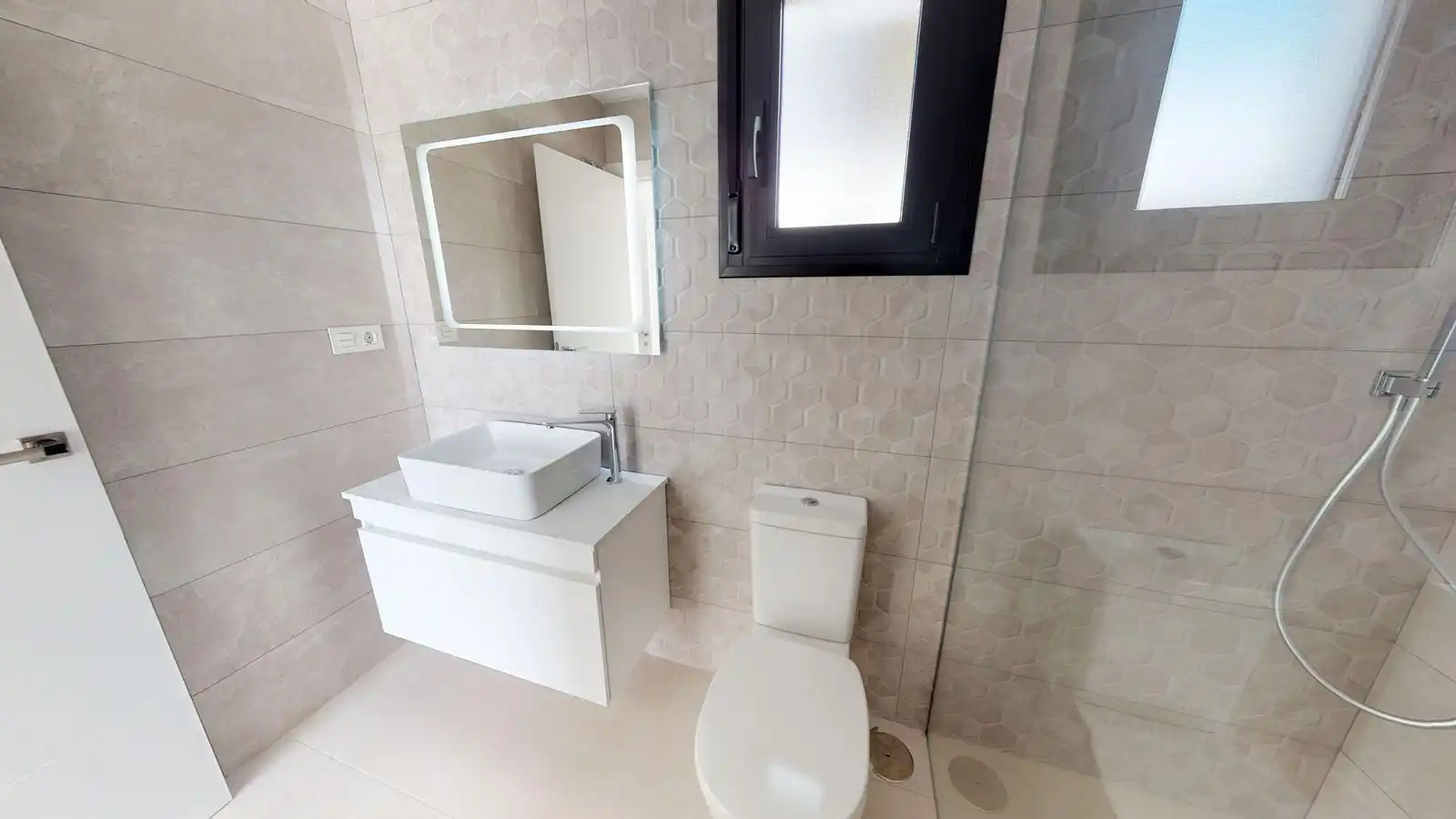 Bany de Casa o xalet en venda en San Pedro del Pinatar amb Jardí privat, Terrassa i Piscina