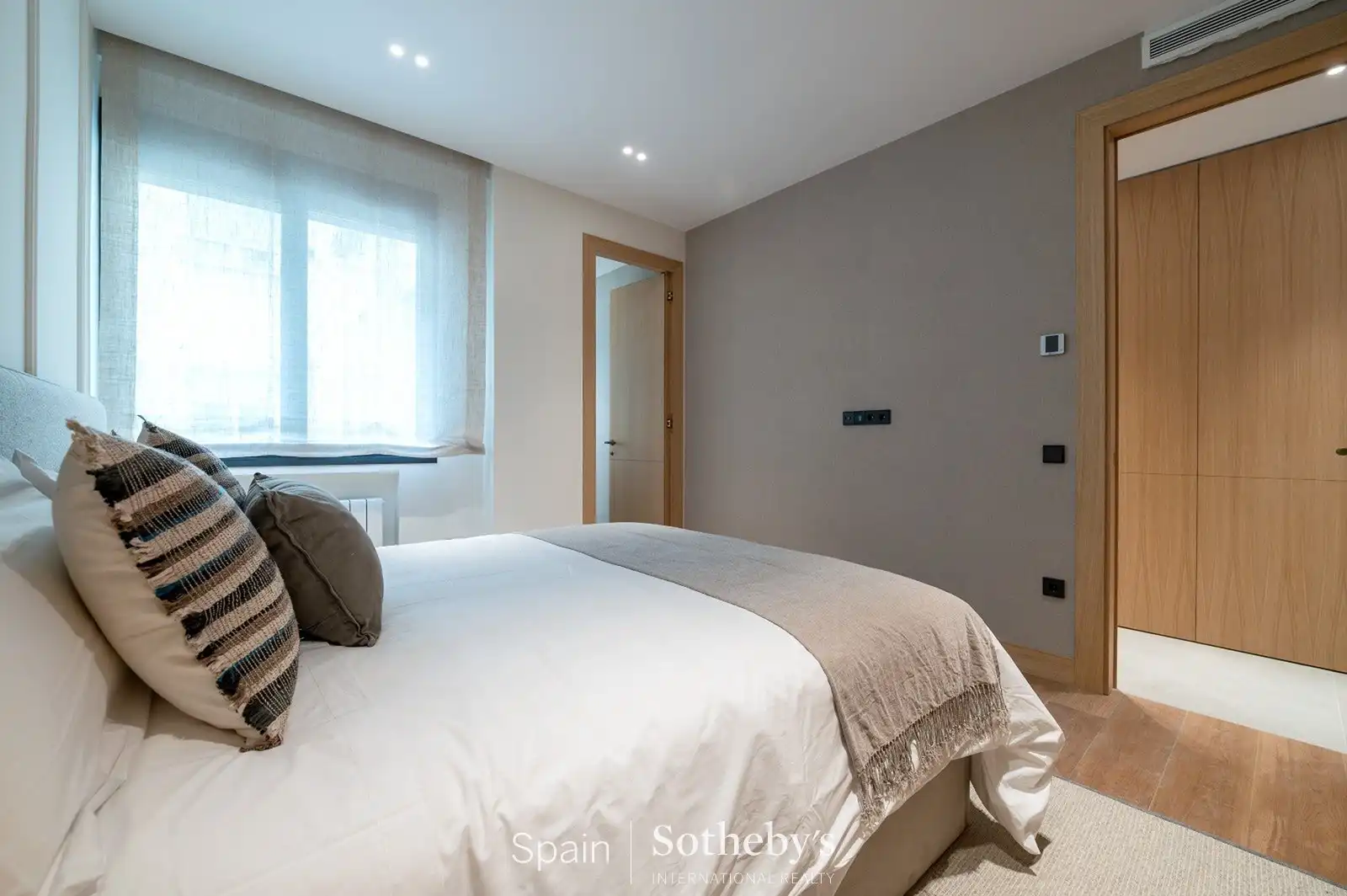 Dormitori de Apartament en venda en Madrid amb Aire condicionat, Calefacció i Terrassa