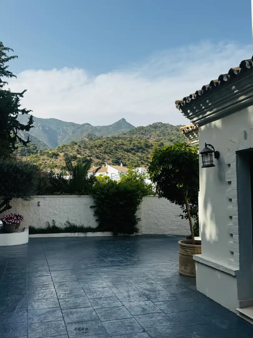 Vista exterior de Casa o chalet en venta en Marbella con Aire acondicionado, Calefacción y Jardín privado
