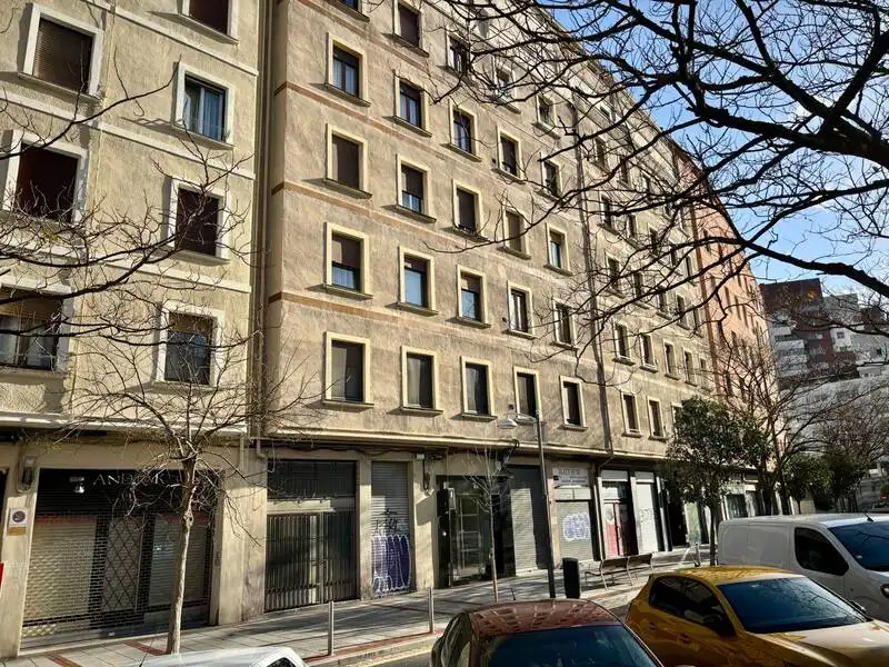 Piso en venta en Avenida del Ferrocarril, Ametzola