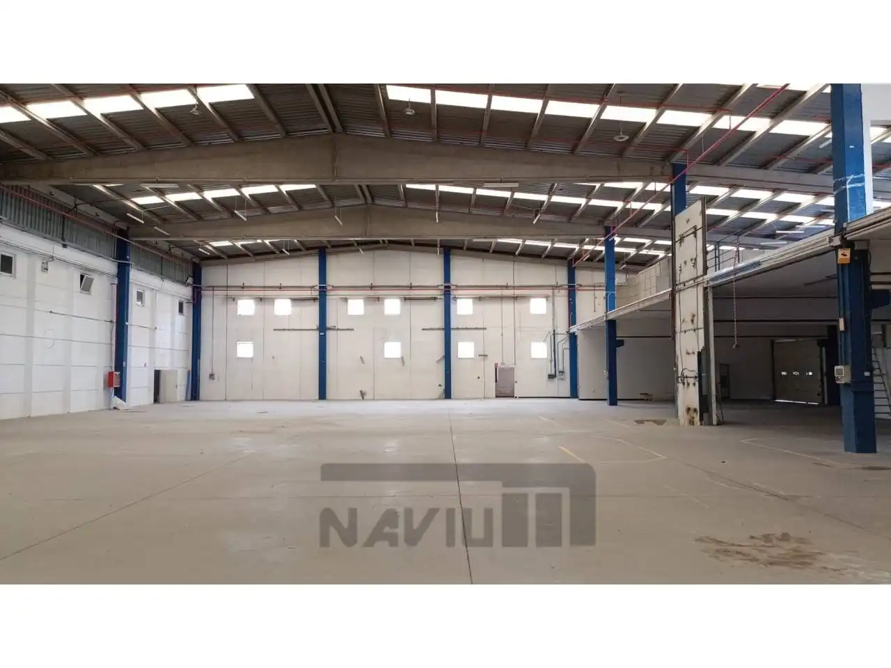 Außenansicht von Fabrikhallen zum Verkauf in Tres Cantos