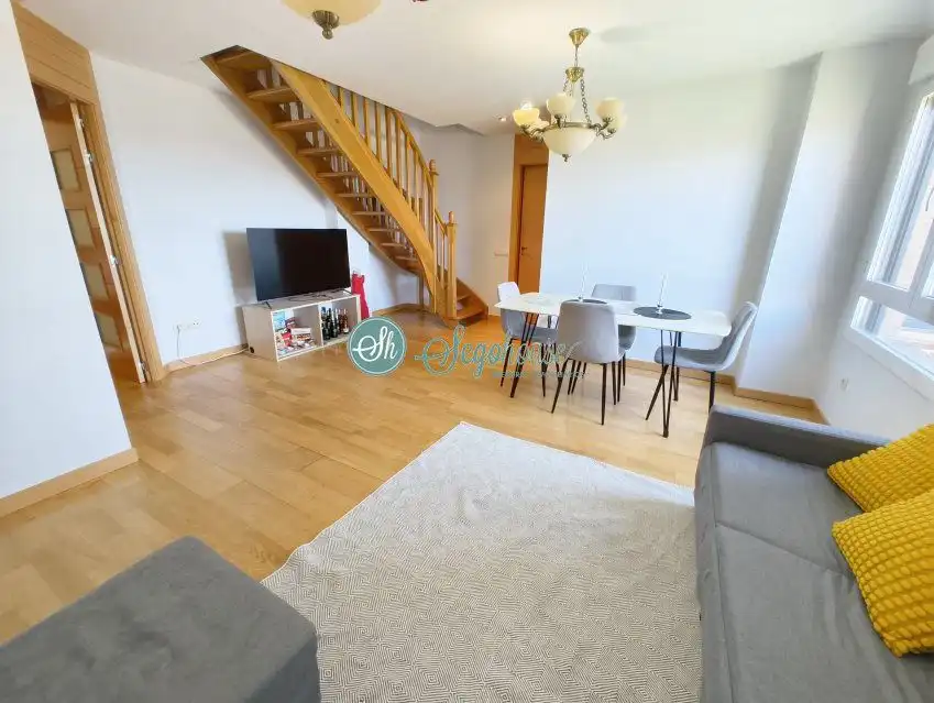 Sala de estar de Piso en venta en Segovia con Aire acondicionado, Calefacción y Trastero