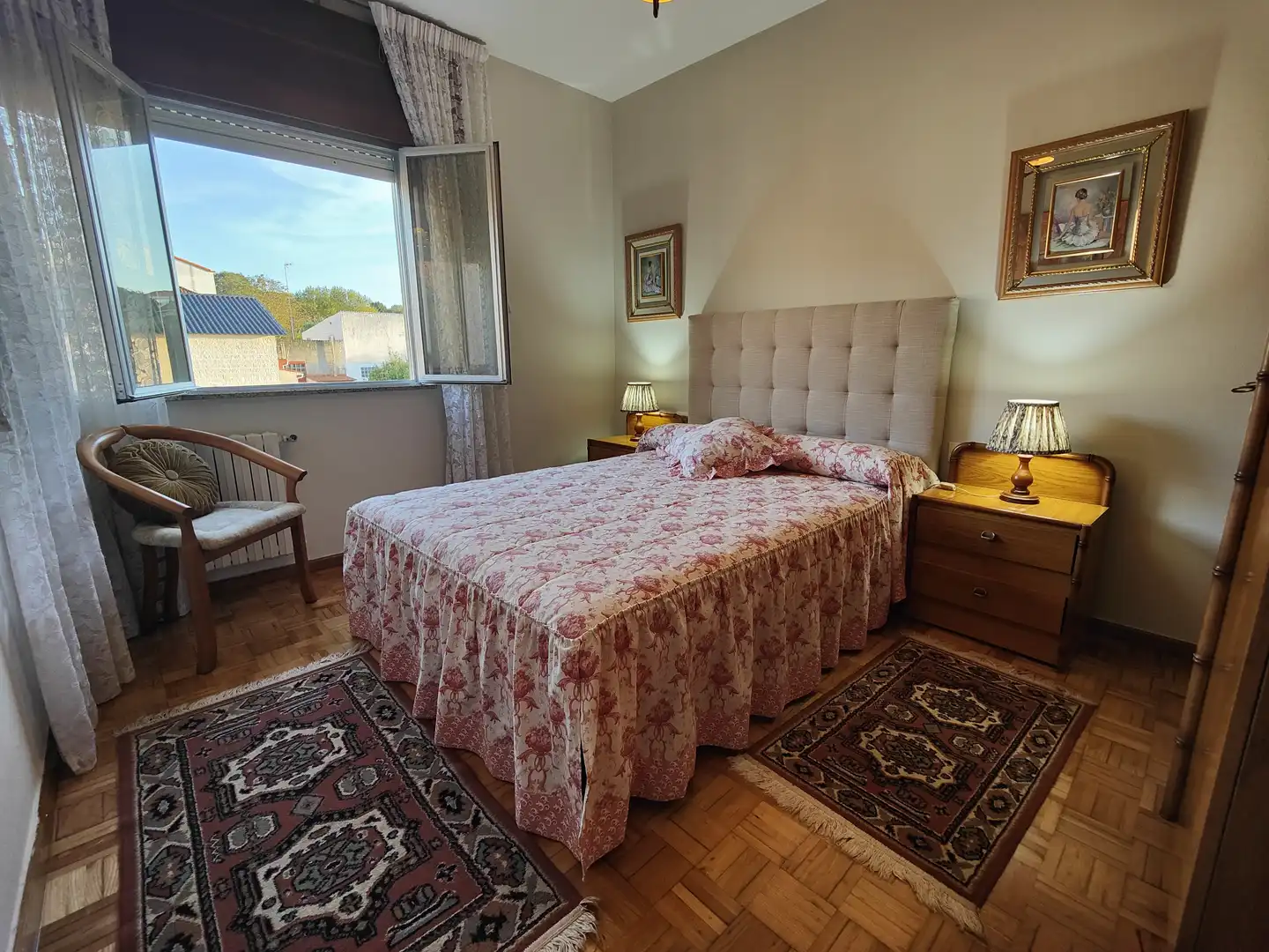 Dormitori de Casa o xalet en venda en Rianxo amb Calefacció, Jardí privat i Moblat