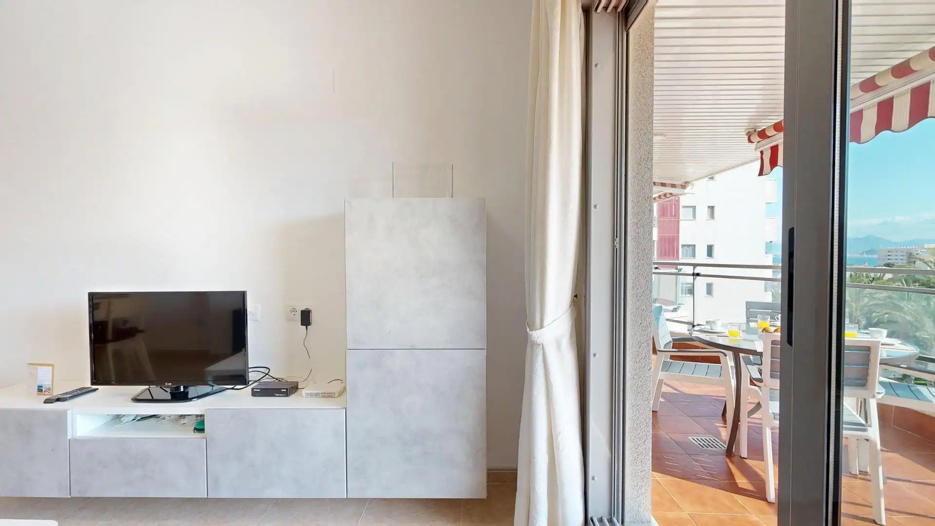 Living room of Apartments for rent in Elche / Elx  with Air Conditioner, Heating and Private garden