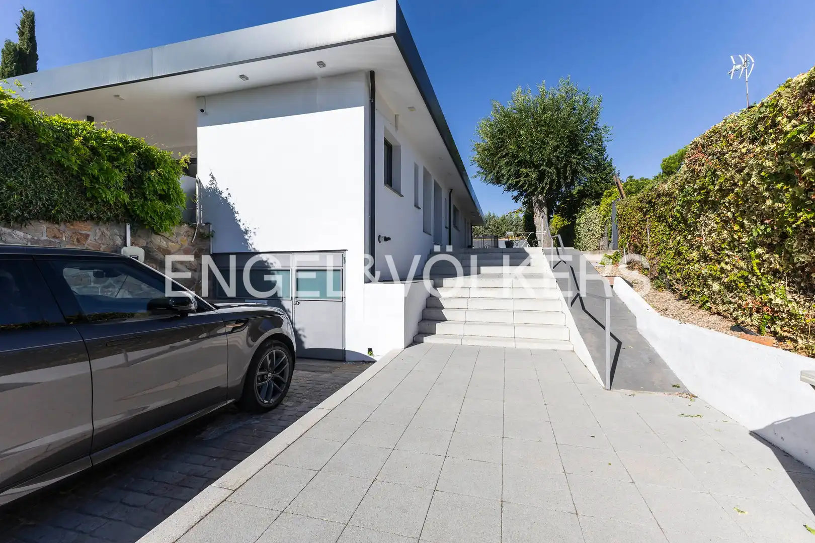 Vista exterior de Casa o chalet en venta en Paracuellos de Jarama con Aire acondicionado, Calefacción y Jardín privado