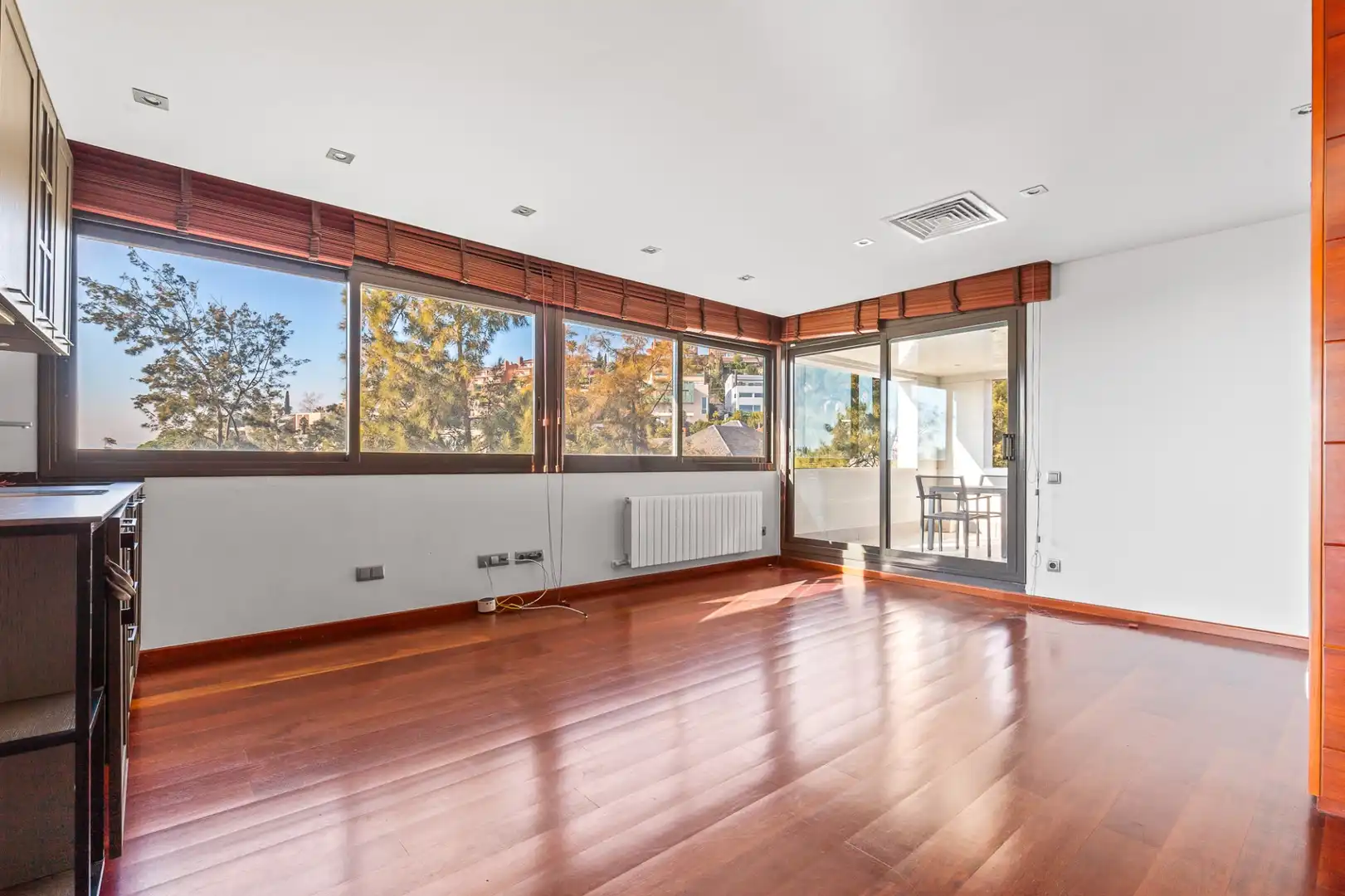 Sala d'estar de Casa o xalet en venda en Esplugues de Llobregat amb Aire condicionat, Calefacció i Terrassa