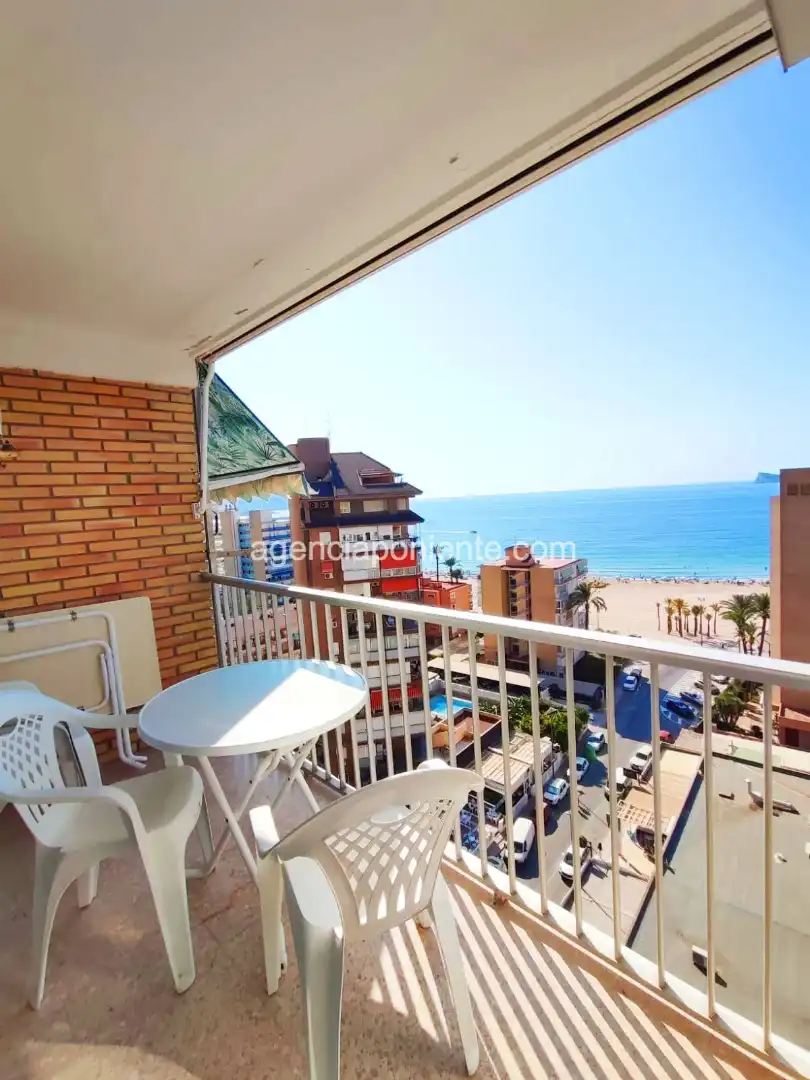 Dormitori de Apartament de lloguer en Benidorm amb Aire condicionat, Calefacció i Terrassa