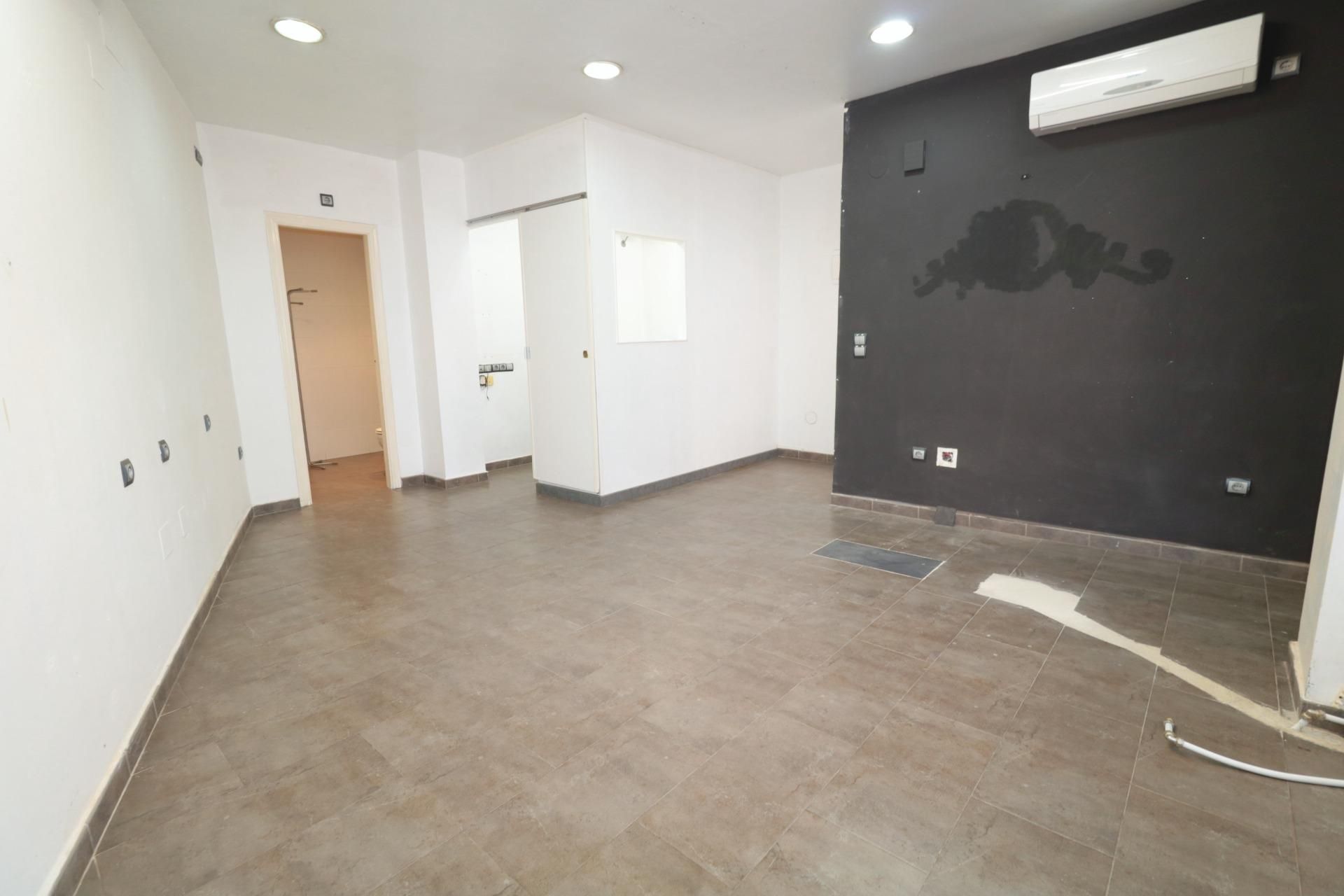 Office for sale in Torrevieja  with Air Conditioner and Heating