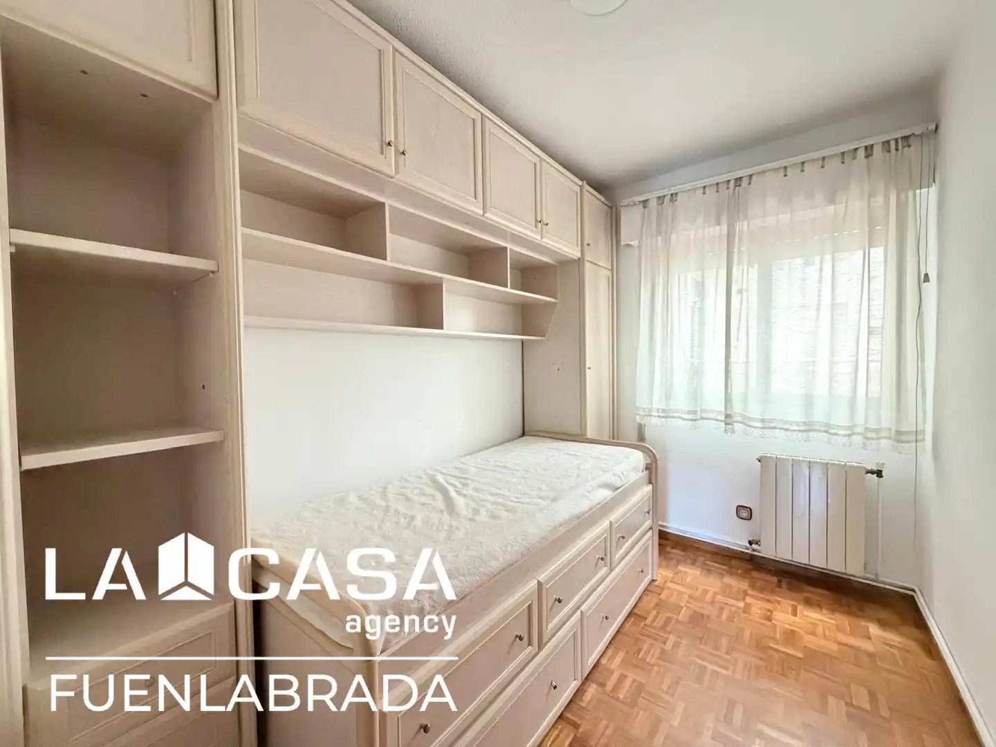 Dormitori de Pis en venda en Madrid amb Calefacció, Terrassa i Traster