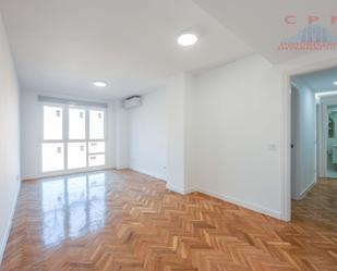 Bedroom of Flat to rent in  Madrid Capital  with Air Conditioner, Heating and Parquet flooring