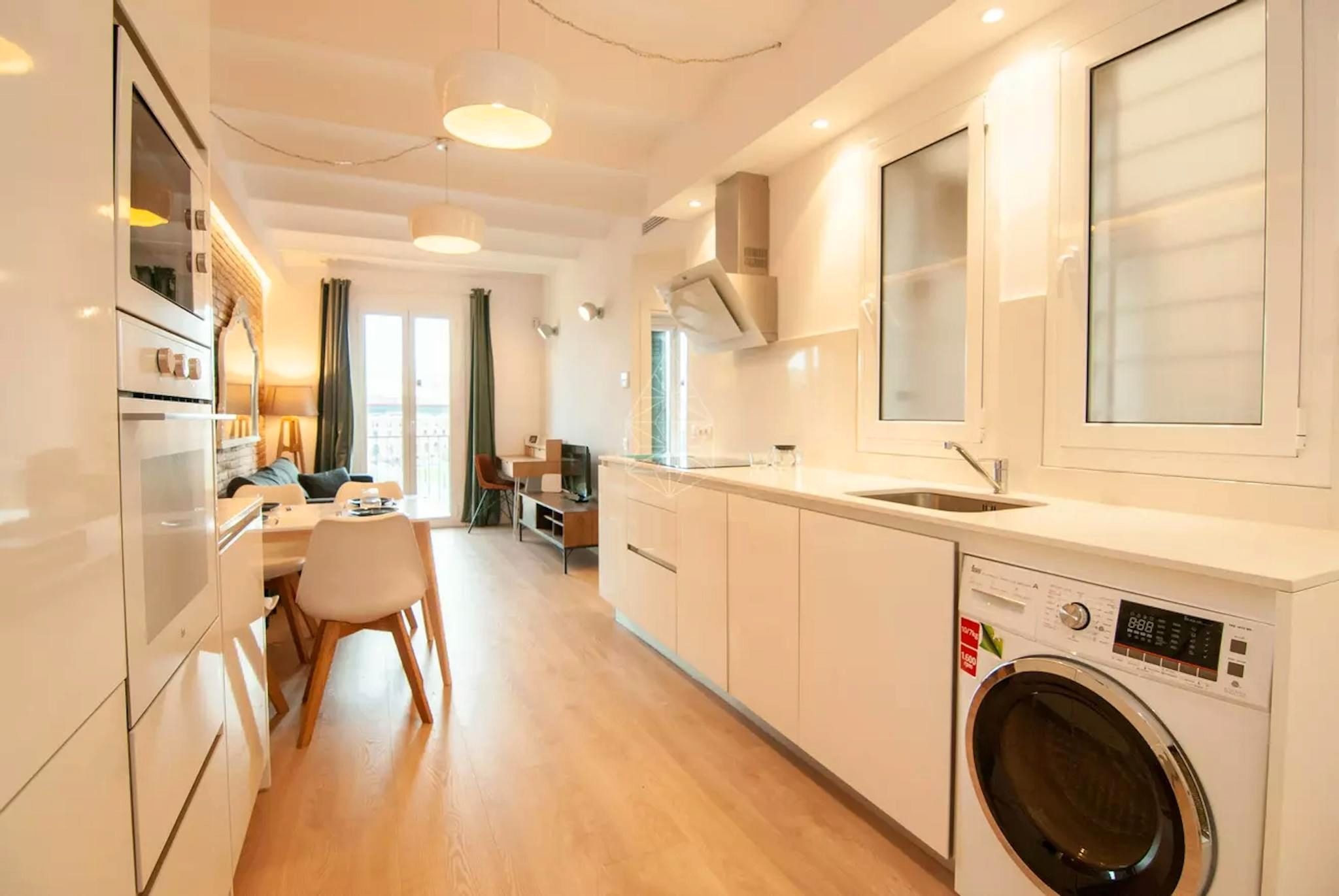 Cuina de Pis de lloguer en  Barcelona Capital amb Aire condicionat, Calefacció i Moblat