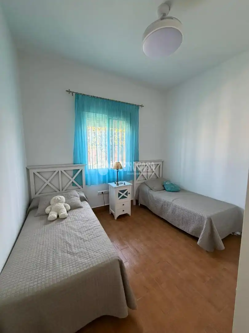 Dormitori de Casa o xalet en venda en Dos Hermanas amb Aire condicionat