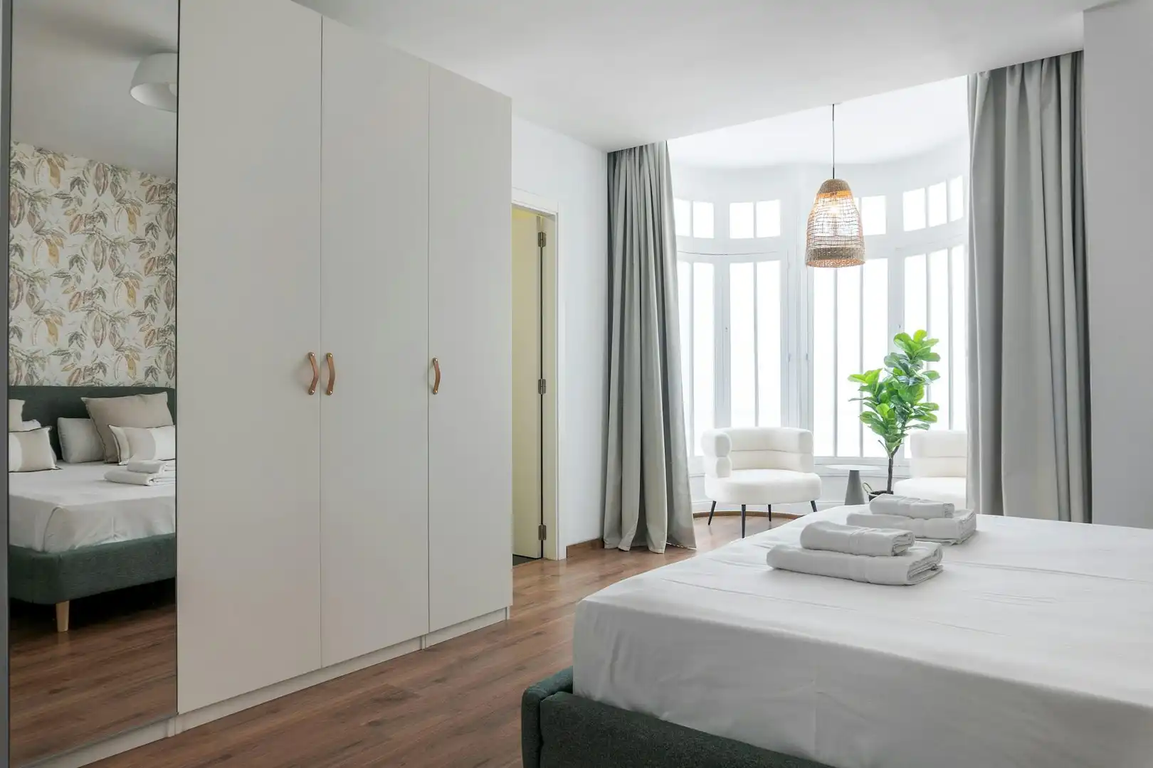 Schlafzimmer von Wohnung zur Miete in Valencia mit Klimaanlage, Heizung und Möbliert