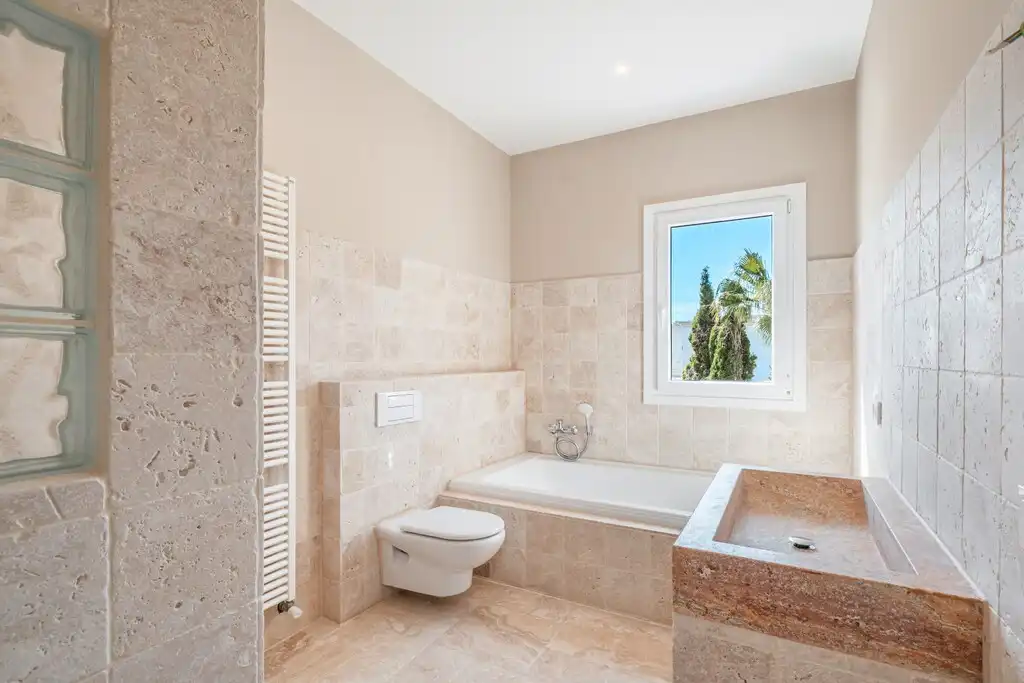 Bathroom of Houses for sale in Calvià  with Air Conditioner, Heating and Private garden