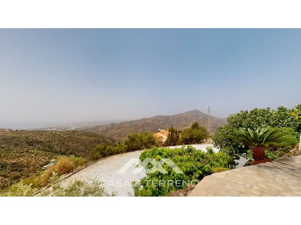 Houses for sale in Sayalonga  with Air Conditioner, Private garden and Terrace