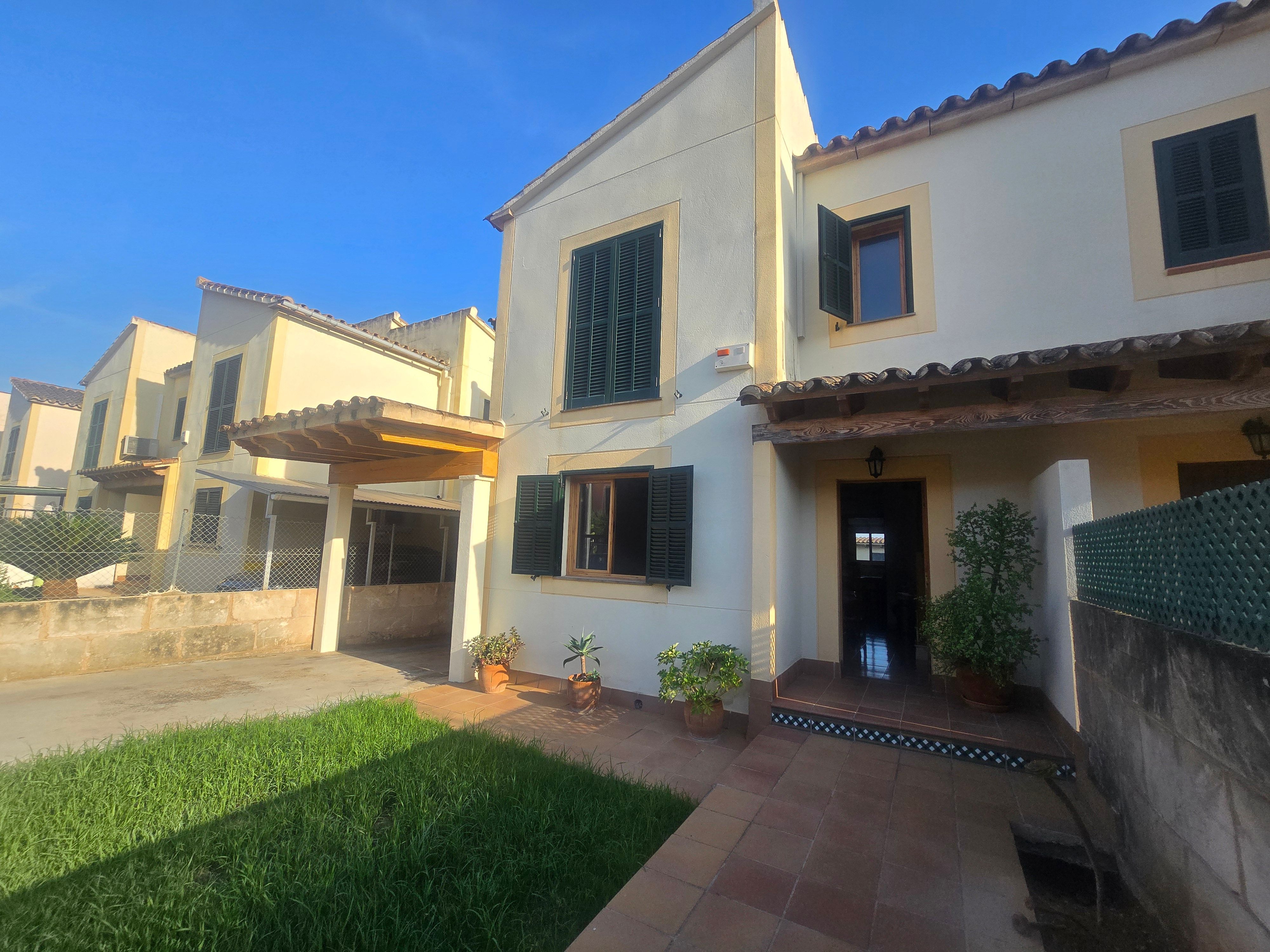 Vista exterior de Casa o xalet en venda en Marratxí amb Aire condicionat, Calefacció i Jardí privat