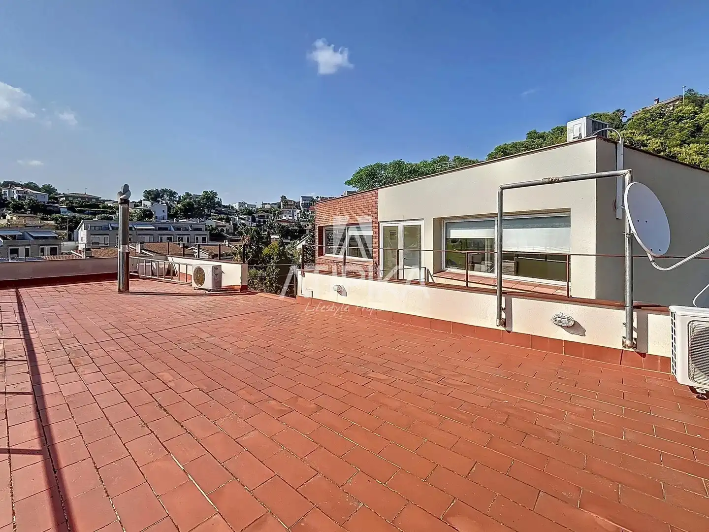 Vista exterior de Casa o xalet en venda en Sitges amb Aire condicionat, Calefacció i Terrassa