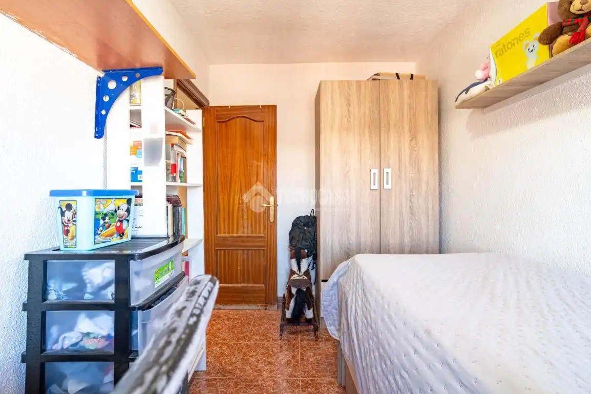 Bedroom of Flat for sale in Granada  with Air Conditioner, Heating and Terrace