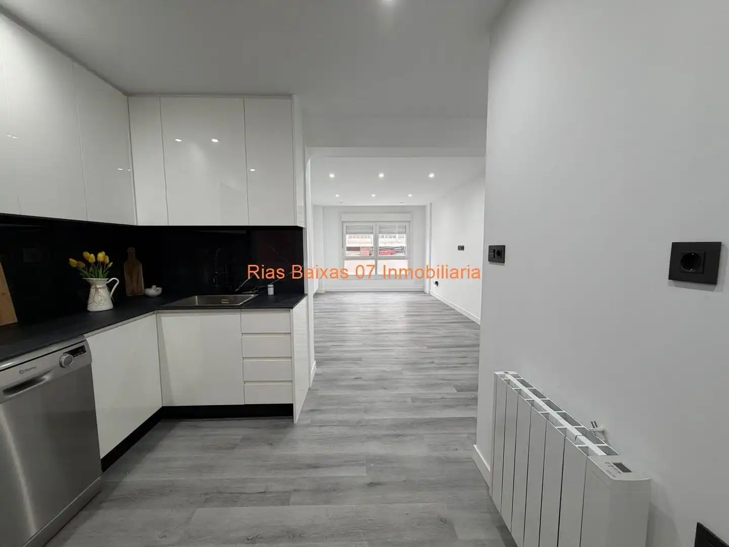Piso en venta en Vigo  con Calefacción, Terraza y Trastero