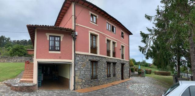 Casa-chalet en Venta en SALES en Colunga