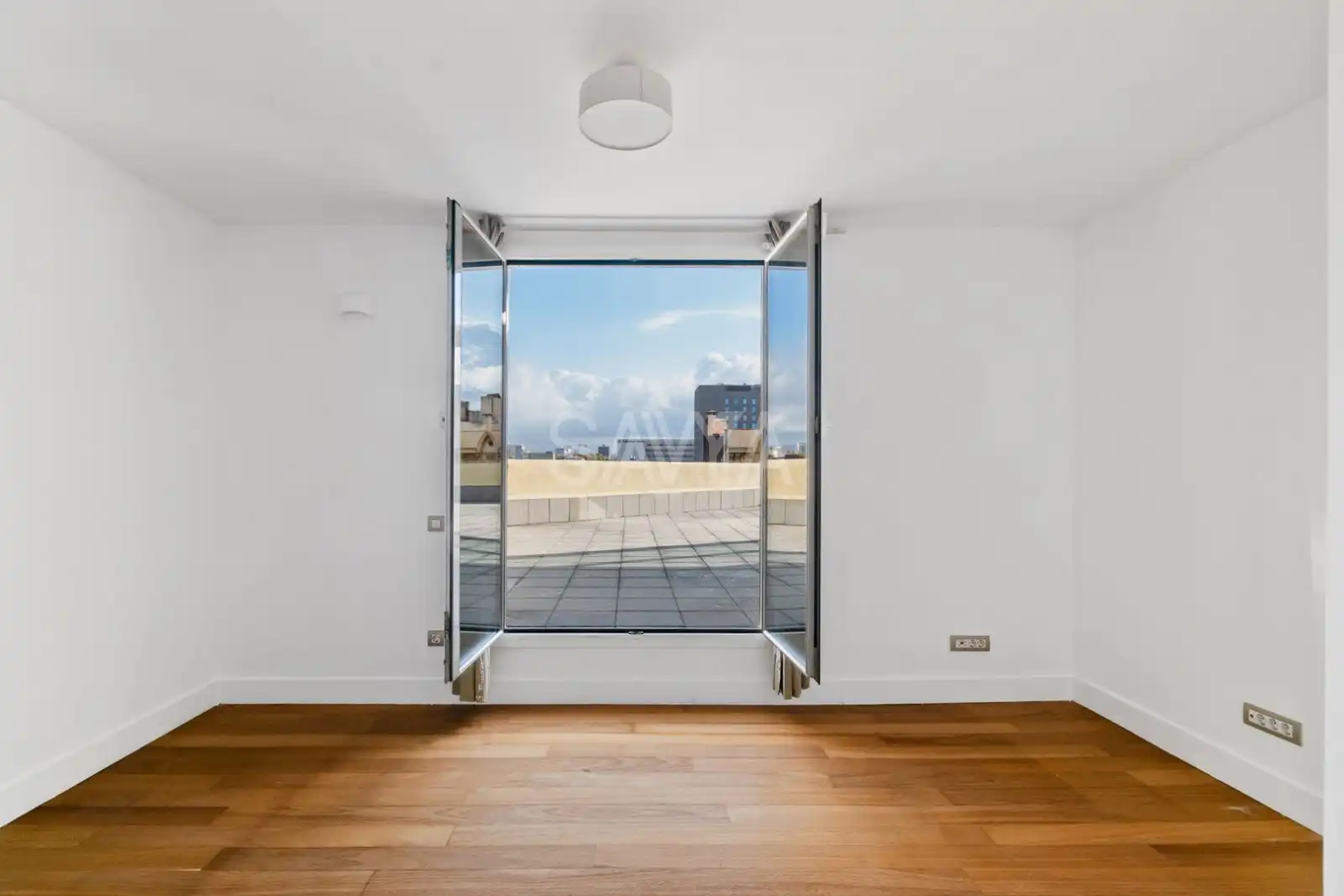 Balcony of Office for sale in Barcelona