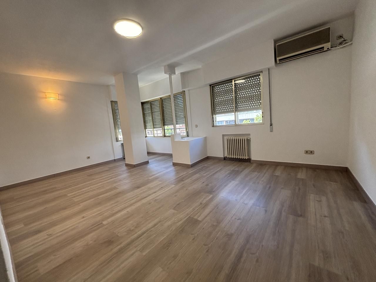 Living room of Flat to rent in  Madrid Capital  with Air Conditioner, Heating and Community pool