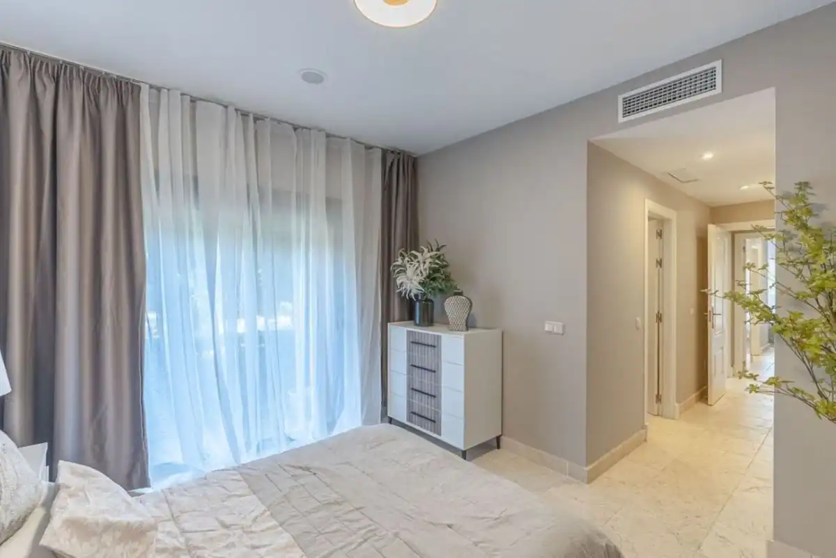 Dormitori de Planta baixa en venda en Estepona amb Jardí privat, Traster i Piscina comunitària