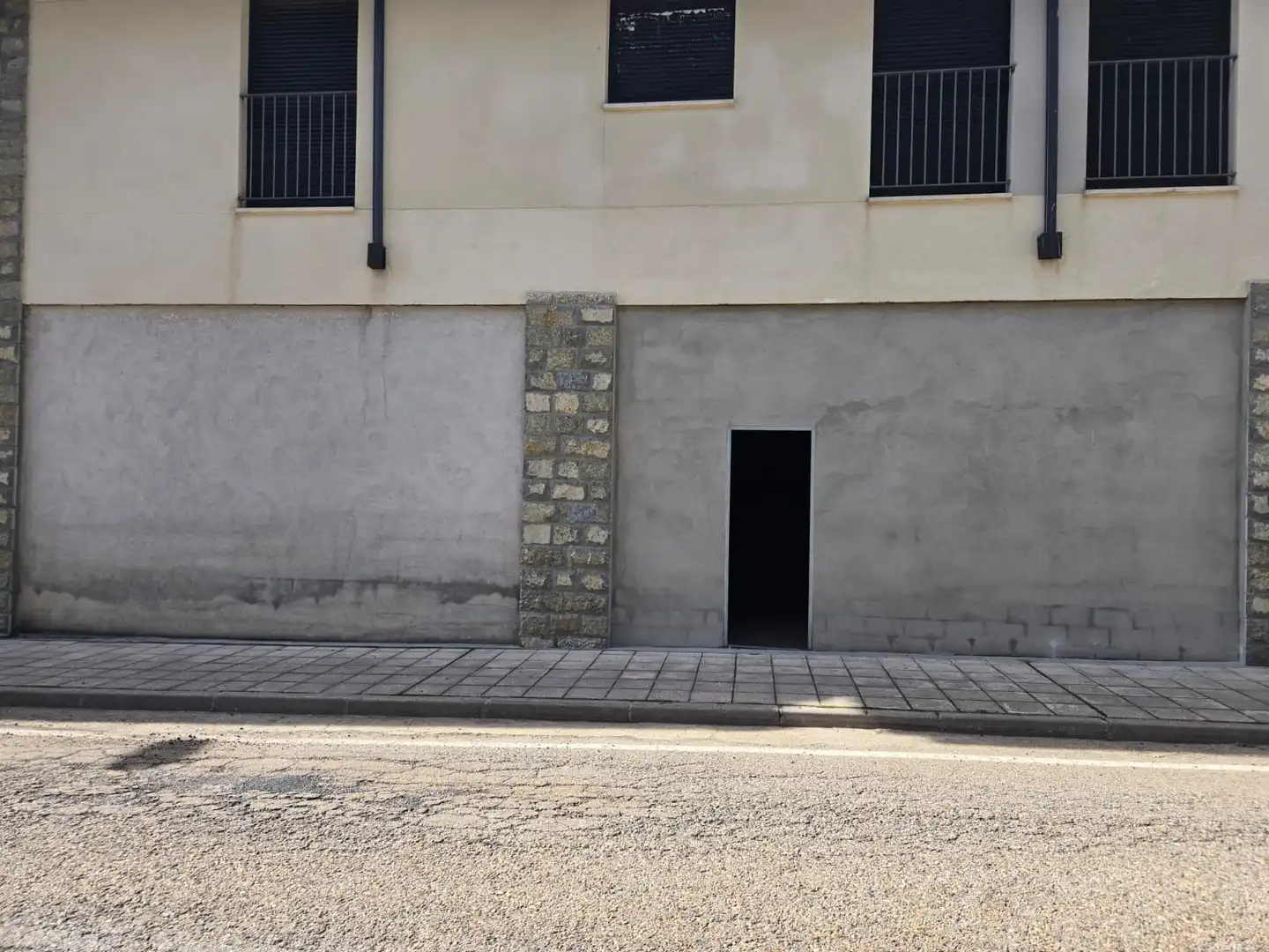 Exterior view of Commercial properties for sale in Puebla de Lillo  with Heating