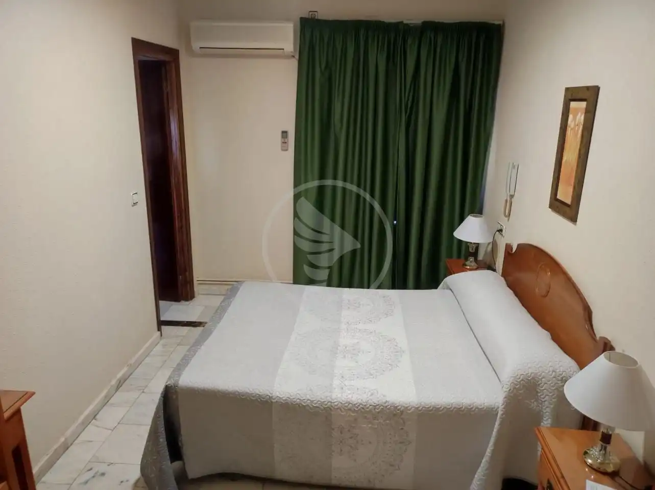 Habitación de Local en venta en Linares con Aire acondicionado