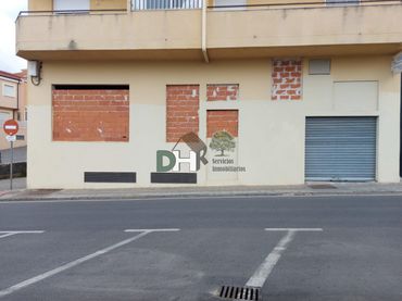 Local comercial en venda a Los Pinos - El Pilar