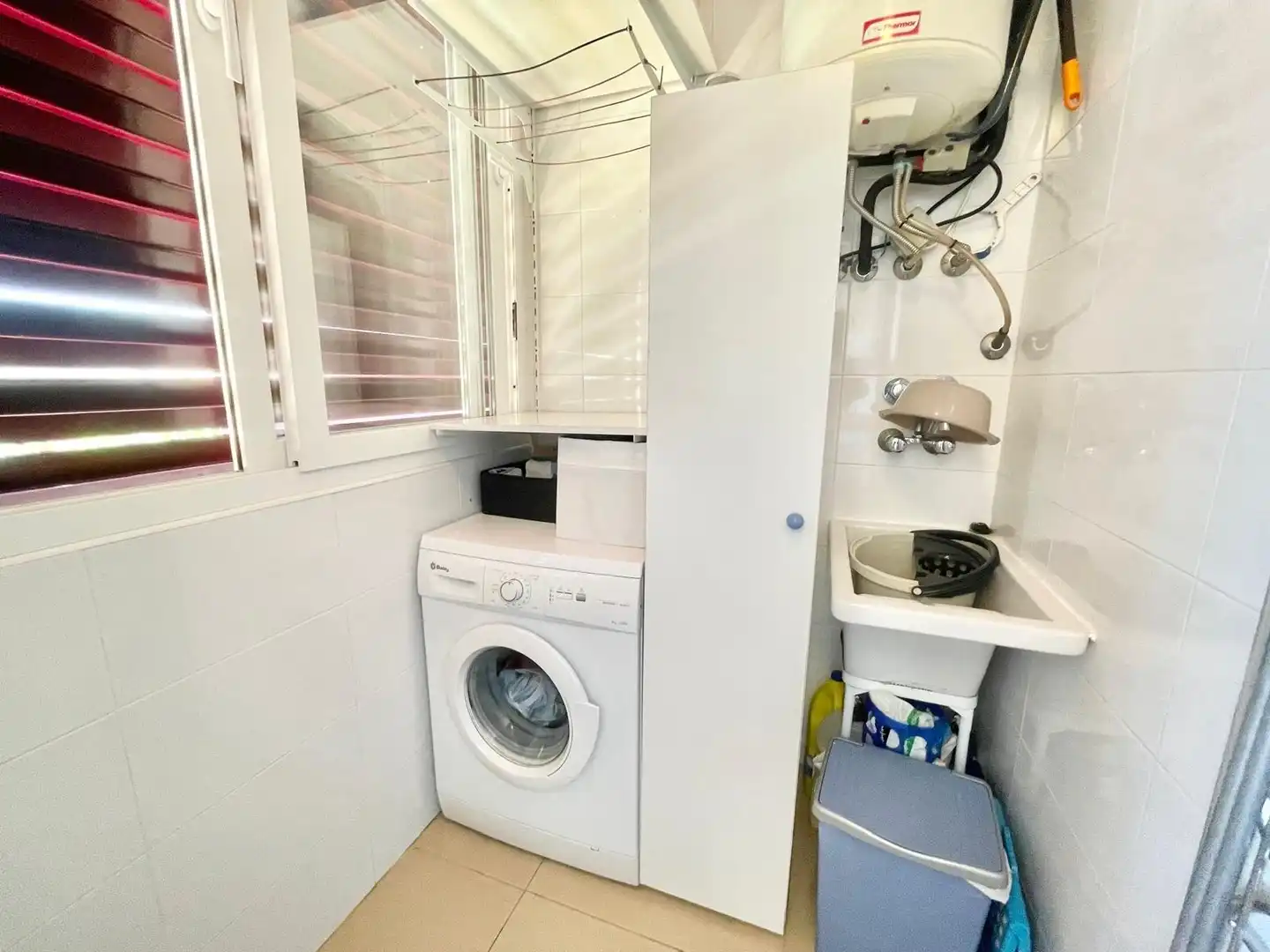 Baño de Apartamento de alquiler en Pilar de la Horadada con Piscina, Amueblado y Lavadora