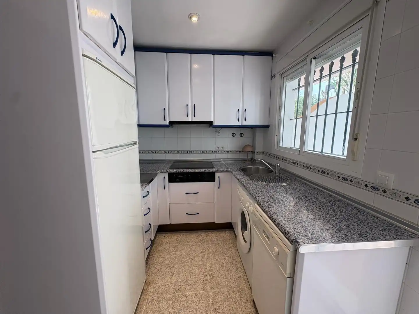 Kitchen of Apartments for rent in Chiclana de la Frontera  with Furnished and Community pool