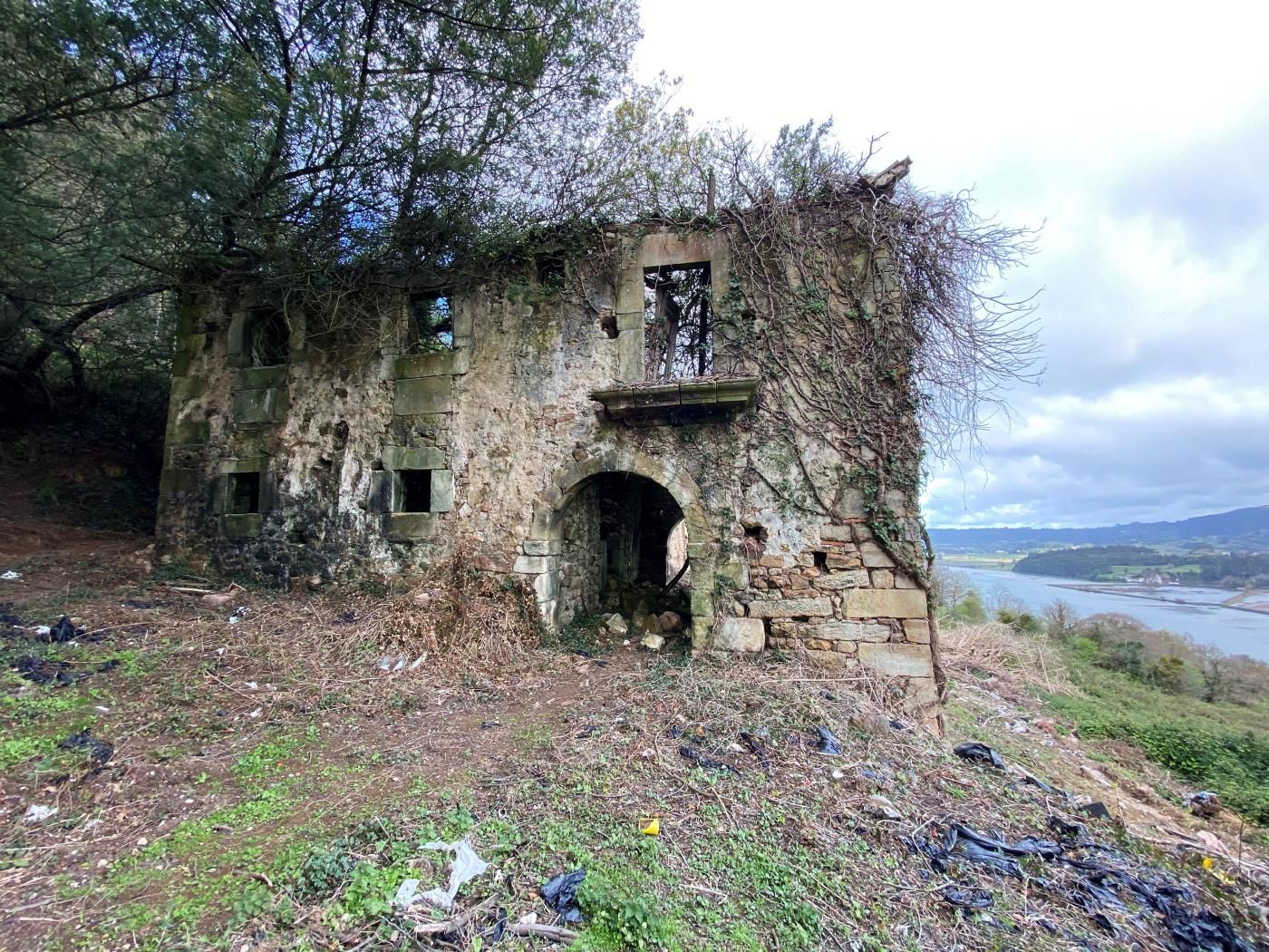 Vista exterior de Casa o xalet en venda en Villaviciosa amb Jardí privat