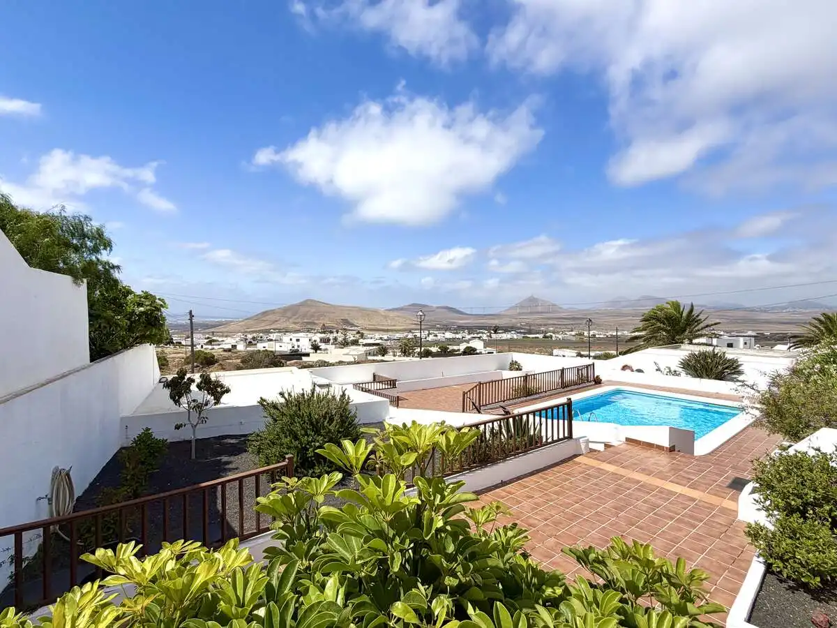 Vista exterior de Casa o chalet en venta en Teguise con Trastero y Amueblado